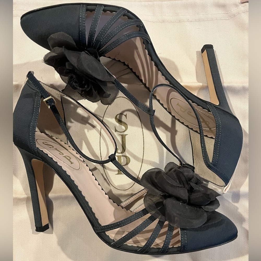 SJP Etta Gray Floral Pump